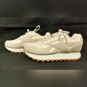 NWOT Reebok Fashion Sneakers Women's size 6